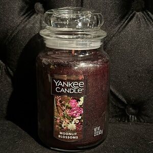 Moonlit blossoms candle ￼